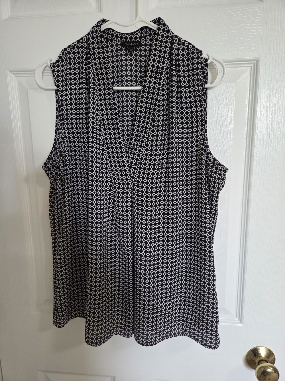 Talbots Black & White Sleeveless V-Neck Geometric Print Camisole